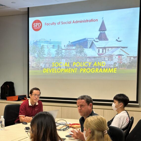 (left) Dr Sorasich Swangsilp, Director for SPD Thammasat University and (right) Ajarn Pred Evans, Lecturer for SPD Thammasat University, outlined the Social Policy & Development Programme. They also shared details about their students’ community engagement efforts in Thailand, which is a vital part of their learning in the SPD programme. 